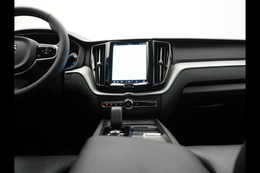 Volvo XC60 T6 AWD Plus Dark PHEV 350pk Dealer O.H. | Trekhaak Af Fabriek | Panodak | 360 Camera | Adaptive Cruise | Lederen Sportstoelen Memory & Verwarmd | 21'' L.M. | Keyless | Google Assistant | Apple Carplay | Stuur Verwarmd | DAB | Plug In Hybrid |