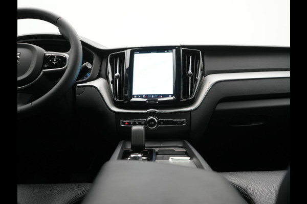 Volvo XC60 T6 AWD Plus Dark PHEV 350pk Dealer O.H. | Trekhaak Af Fabriek | Panodak | 360 Camera | Adaptive Cruise | Lederen Sportstoelen Memory & Verwarmd | 21'' L.M. | Keyless | Google Assistant | Apple Carplay | Stuur Verwarmd | DAB | Plug In Hybrid |