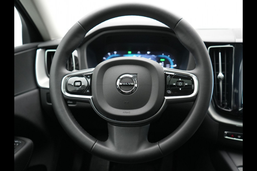 Volvo XC60 T6 AWD Plus Dark PHEV 350pk Dealer O.H. | Trekhaak Af Fabriek | Panodak | 360 Camera | Adaptive Cruise | Lederen Sportstoelen Memory & Verwarmd | 21'' L.M. | Keyless | Google Assistant | Apple Carplay | Stuur Verwarmd | DAB | Plug In Hybrid |