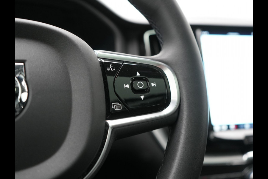 Volvo XC60 T6 AWD Plus Dark PHEV 350pk Dealer O.H. | Trekhaak Af Fabriek | Panodak | 360 Camera | Adaptive Cruise | Lederen Sportstoelen Memory & Verwarmd | 21'' L.M. | Keyless | Google Assistant | Apple Carplay | Stuur Verwarmd | DAB | Plug In Hybrid |