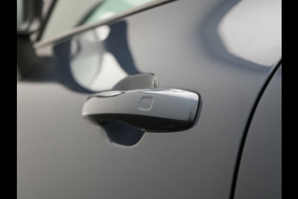 Volvo XC60 T6 AWD Plus Dark PHEV 350pk Dealer O.H. | Trekhaak Af Fabriek | Panodak | 360 Camera | Adaptive Cruise | Lederen Sportstoelen Memory & Verwarmd | 21'' L.M. | Keyless | Google Assistant | Apple Carplay | Stuur Verwarmd | DAB | Plug In Hybrid |
