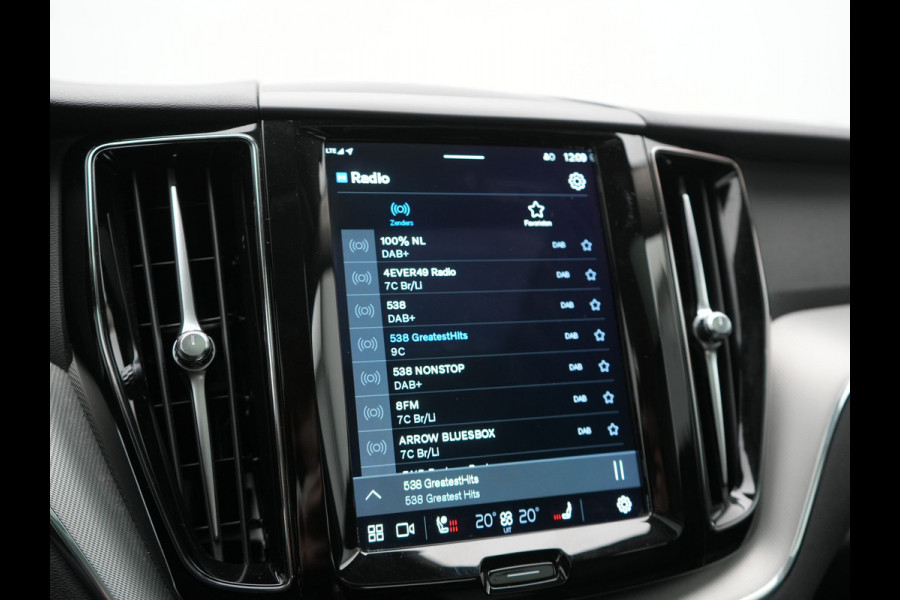 Volvo XC60 T6 AWD Plus Dark PHEV 350pk Dealer O.H. | Trekhaak Af Fabriek | Panodak | 360 Camera | Adaptive Cruise | Lederen Sportstoelen Memory & Verwarmd | 21'' L.M. | Keyless | Google Assistant | Apple Carplay | Stuur Verwarmd | DAB | Plug In Hybrid |