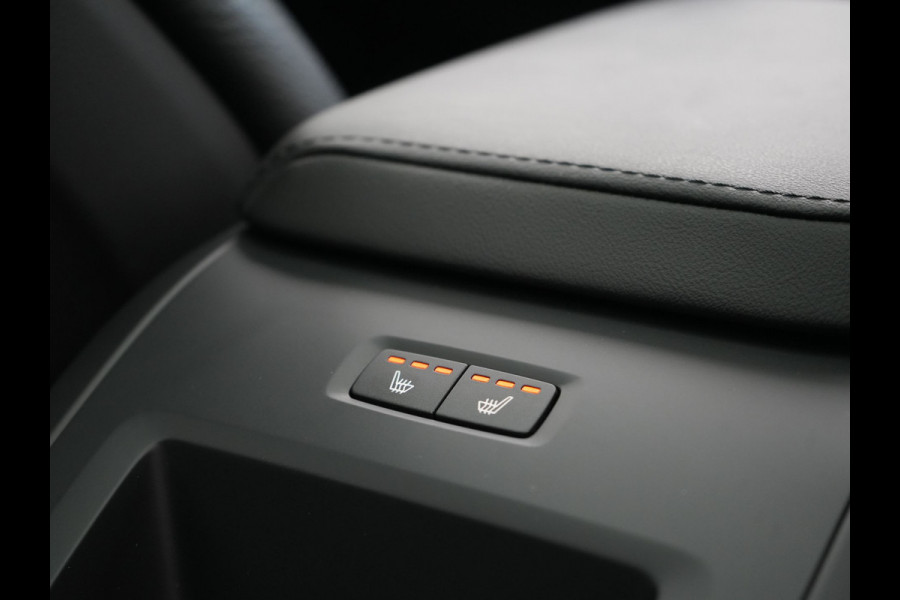 Volvo XC60 T6 AWD Plus Dark PHEV 350pk Dealer O.H. | Trekhaak Af Fabriek | Panodak | 360 Camera | Adaptive Cruise | Lederen Sportstoelen Memory & Verwarmd | 21'' L.M. | Keyless | Google Assistant | Apple Carplay | Stuur Verwarmd | DAB | Plug In Hybrid |