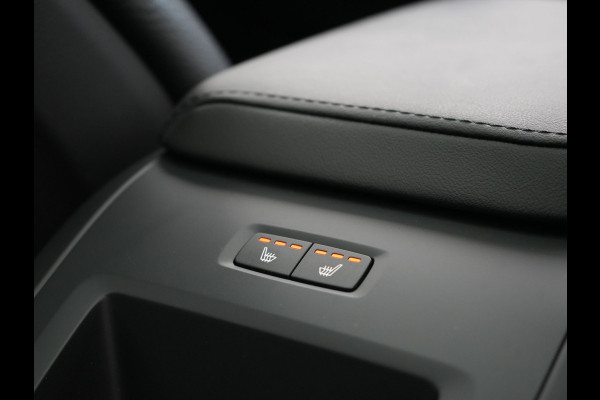 Volvo XC60 T6 AWD Plus Dark PHEV 350pk Dealer O.H. | Trekhaak Af Fabriek | Panodak | 360 Camera | Adaptive Cruise | Lederen Sportstoelen Memory & Verwarmd | 21'' L.M. | Keyless | Google Assistant | Apple Carplay | Stuur Verwarmd | DAB | Plug In Hybrid |