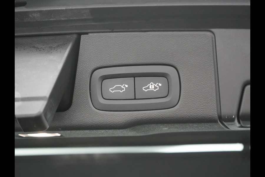 Volvo XC60 T6 AWD Plus Dark PHEV 350pk Dealer O.H. | Trekhaak Af Fabriek | Panodak | 360 Camera | Adaptive Cruise | Lederen Sportstoelen Memory & Verwarmd | 21'' L.M. | Keyless | Google Assistant | Apple Carplay | Stuur Verwarmd | DAB | Plug In Hybrid |