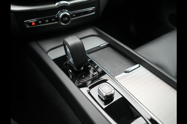 Volvo XC60 T6 AWD Plus Dark PHEV 350pk Dealer O.H. | Trekhaak Af Fabriek | Panodak | 360 Camera | Adaptive Cruise | Lederen Sportstoelen Memory & Verwarmd | 21'' L.M. | Keyless | Google Assistant | Apple Carplay | Stuur Verwarmd | DAB | Plug In Hybrid |