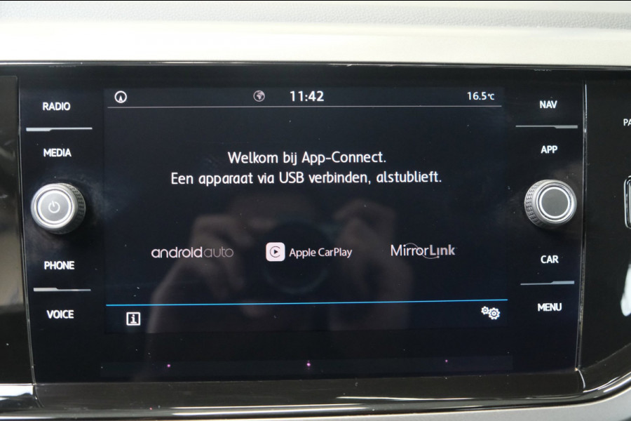 Volkswagen Polo 1.0 TSI Comfortline - N.A.P. Airco, Cruise, Camera, Carplay, Navi.