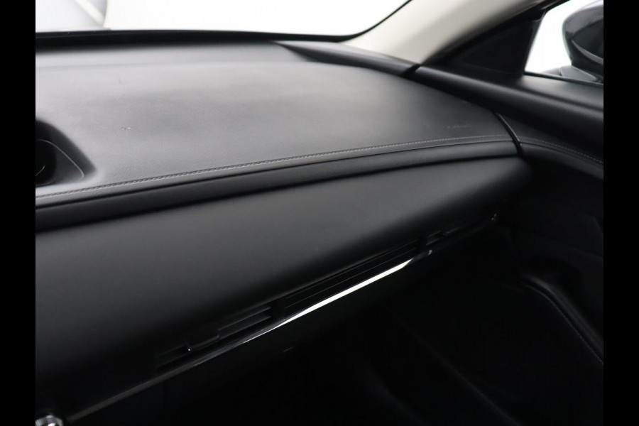 Mazda CX-30 2.0 e-SkyActiv-X M Hybrid Comfort | Stoelverwarming | Head-Up | Camera | Carplay | Adaptive cruise | Navigatie | Stuurverwarming | 18'' | Keyless | Full LED | Climate control