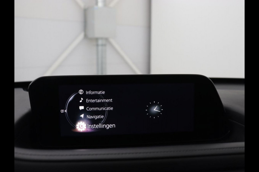 Mazda CX-30 2.0 e-SkyActiv-X M Hybrid Comfort | Stoelverwarming | Head-Up | Camera | Carplay | Adaptive cruise | Navigatie | Stuurverwarming | 18'' | Keyless | Full LED | Climate control