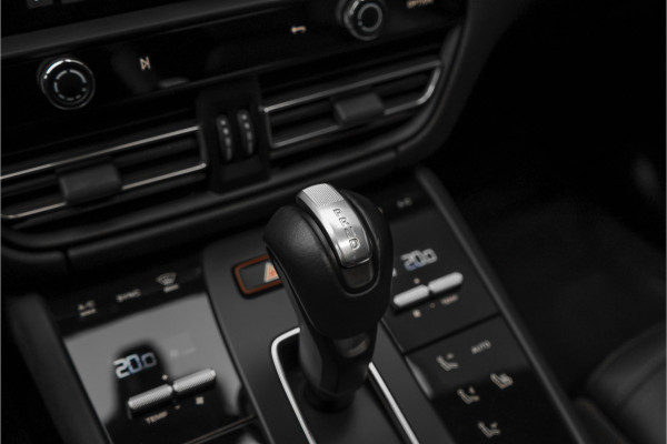 Porsche Macan 2.0 T Luchtv Burmester Sport Chrono ACC Stuurverw 21"