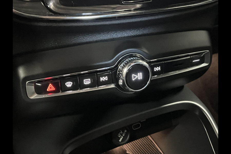 Volvo XC40 Ultimate Open dak | Adapt. cruise | 360 camera | Stuur-/stoelverwarming | Harman/Kardon | Memory | Carplay
