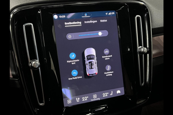 Volvo XC40 Ultimate Open dak | Adapt. cruise | 360 camera | Stuur-/stoelverwarming | Harman/Kardon | Memory | Carplay