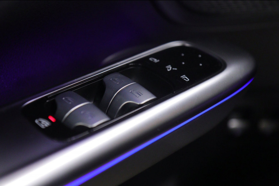Mercedes-Benz C-Klasse 300 E AMG Line NAP/PANO/HUD/CARPLAY/SFEERVERLICHTING/MEM/BOMVOL