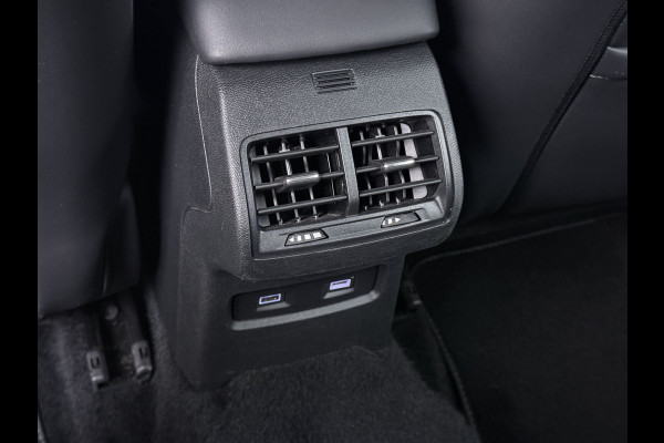 Citroën Ë-C4 Shine Pack Business 50kWh Warmtepomp Leder+Verwarmd Head-Up SOH 95% Adap.Cruise 3D-Navi 360°Camera Apple Carplay Android Auto Ec Stuurverwarming Keyless Lane Assist Privacy Glas Led Lmv DAB Regen-Lichtsensor 1e Eigenaar Origineel Nederlandse Auto