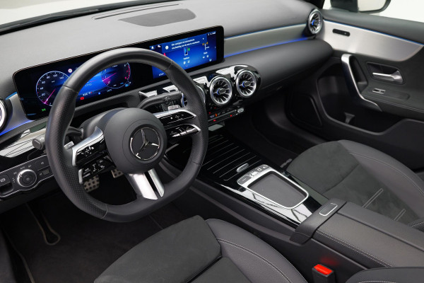 Mercedes-Benz A-Klasse 200 AMG Line |Pano|AlpineGrau|Ambient|