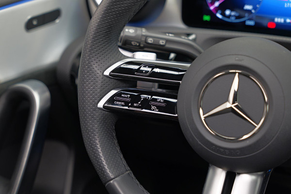 Mercedes-Benz A-Klasse 200 AMG Line |Pano|AlpineGrau|Ambient|