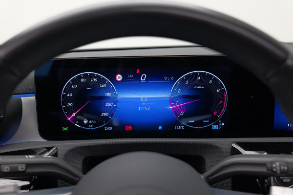 Mercedes-Benz A-Klasse 200 AMG Line |Pano|AlpineGrau|Ambient|