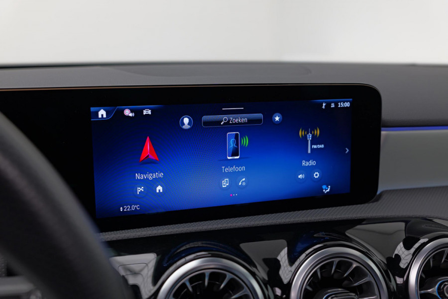 Mercedes-Benz A-Klasse 200 AMG Line |Pano|AlpineGrau|Ambient|