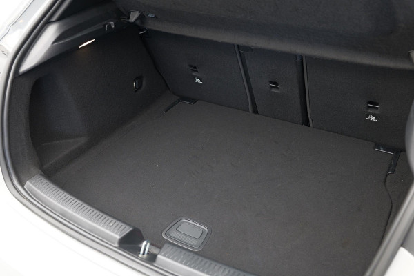 Mercedes-Benz A-Klasse 200 AMG Line |Pano|AlpineGrau|Ambient|