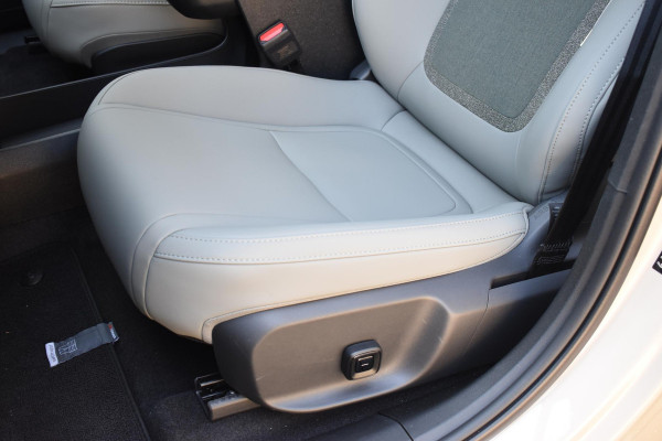 Volvo EX30 272PK Single Motor Extended Range Plus Europa69kWh / Adaptive Cruise control / Extra getint glas / Climate Pack / Achteruitrijcamera / Elektrisch verstelbare stoelen / Parkeersensoren V+A