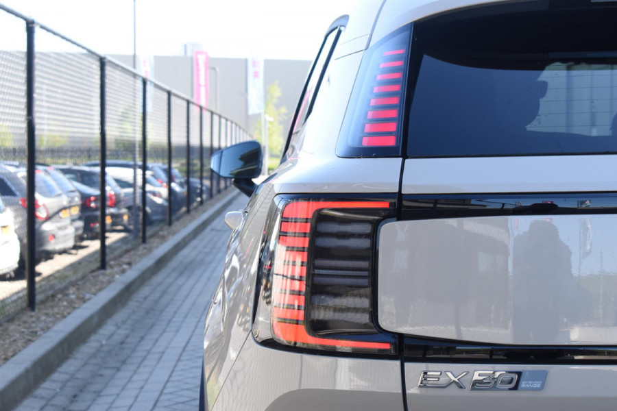 Volvo EX30 272PK Single Motor Extended Range Plus Europa69kWh / Adaptive Cruise control / Extra getint glas / Climate Pack / Achteruitrijcamera / Elektrisch verstelbare stoelen / Parkeersensoren V+A