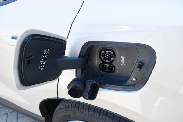 Volvo EX30 272PK Single Motor Extended Range Plus Europa69kWh / Adaptive Cruise control / Extra getint glas / Climate Pack / Achteruitrijcamera / Elektrisch verstelbare stoelen / Parkeersensoren V+A