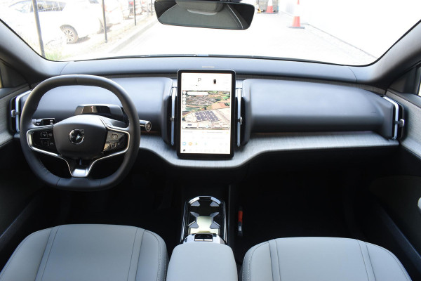 Volvo EX30 272PK Single Motor Extended Range Plus Europa69kWh / Adaptive Cruise control / Extra getint glas / Climate Pack / Achteruitrijcamera / Elektrisch verstelbare stoelen / Parkeersensoren V+A