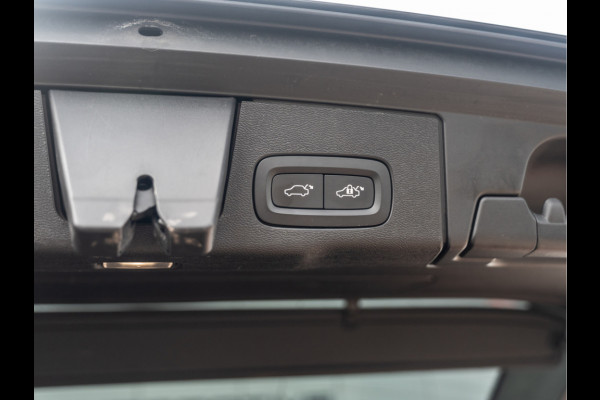 Volvo XC60 2.0 T5 Inscription | Leder | 20" LMV | Dealer Ond. |