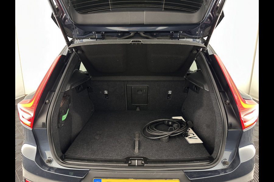 Volvo XC40 Recharge Plus [ 3-Fase-11kW ] {SOH-90%} (INCL-BTW) *HEATPUMP | ADAPTIVE-CRUISE | FULL-LED | BLINDSPOT | HEATED-SPORTSEATS | KEYLESS | DIGI-COCKPIT | CAMERA | PRIVACY-GLASS | ECC | TOWBAR | PDC | 19''ALU*