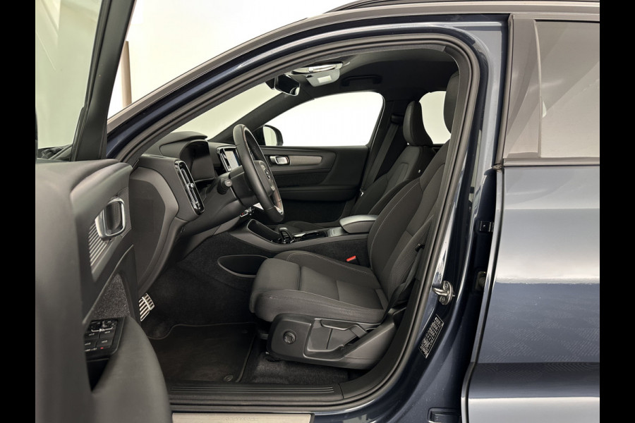 Volvo XC40 Recharge Plus [ 3-Fase-11kW ] {SOH-90%} (INCL-BTW) *HEATPUMP | ADAPTIVE-CRUISE | FULL-LED | BLINDSPOT | HEATED-SPORTSEATS | KEYLESS | DIGI-COCKPIT | CAMERA | PRIVACY-GLASS | ECC | TOWBAR | PDC | 19''ALU*