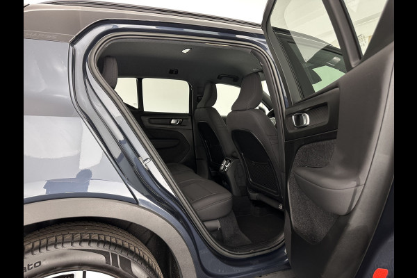 Volvo XC40 Recharge Plus [ 3-Fase-11kW ] {SOH-90%} (INCL-BTW) *HEATPUMP | ADAPTIVE-CRUISE | FULL-LED | BLINDSPOT | HEATED-SPORTSEATS | KEYLESS | DIGI-COCKPIT | CAMERA | PRIVACY-GLASS | ECC | TOWBAR | PDC | 19''ALU*