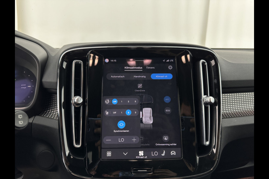Volvo XC40 Recharge Plus [ 3-Fase-11kW ] {SOH-90%} (INCL-BTW) *HEATPUMP | ADAPTIVE-CRUISE | FULL-LED | BLINDSPOT | HEATED-SPORTSEATS | KEYLESS | DIGI-COCKPIT | CAMERA | PRIVACY-GLASS | ECC | TOWBAR | PDC | 19''ALU*