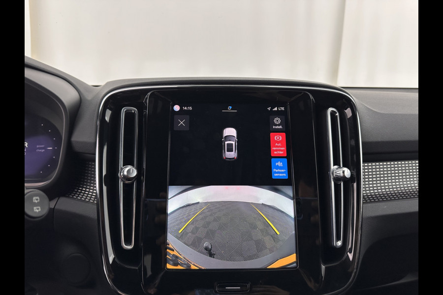 Volvo XC40 Recharge Plus [ 3-Fase-11kW ] {SOH-90%} (INCL-BTW) *HEATPUMP | ADAPTIVE-CRUISE | FULL-LED | BLINDSPOT | HEATED-SPORTSEATS | KEYLESS | DIGI-COCKPIT | CAMERA | PRIVACY-GLASS | ECC | TOWBAR | PDC | 19''ALU*