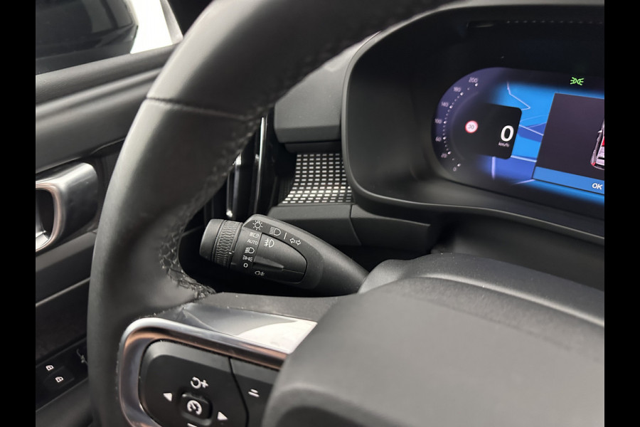 Volvo XC40 Recharge Plus [ 3-Fase-11kW ] {SOH-90%} (INCL-BTW) *HEATPUMP | ADAPTIVE-CRUISE | FULL-LED | BLINDSPOT | HEATED-SPORTSEATS | KEYLESS | DIGI-COCKPIT | CAMERA | PRIVACY-GLASS | ECC | TOWBAR | PDC | 19''ALU*
