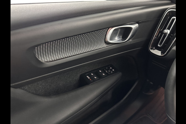 Volvo XC40 Recharge Plus [ 3-Fase-11kW ] {SOH-90%} (INCL-BTW) *HEATPUMP | ADAPTIVE-CRUISE | FULL-LED | BLINDSPOT | HEATED-SPORTSEATS | KEYLESS | DIGI-COCKPIT | CAMERA | PRIVACY-GLASS | ECC | TOWBAR | PDC | 19''ALU*