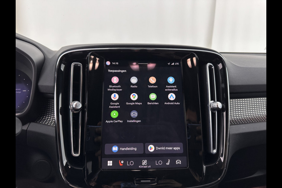 Volvo XC40 Recharge Plus [ 3-Fase-11kW ] {SOH-90%} (INCL-BTW) *HEATPUMP | ADAPTIVE-CRUISE | FULL-LED | BLINDSPOT | HEATED-SPORTSEATS | KEYLESS | DIGI-COCKPIT | CAMERA | PRIVACY-GLASS | ECC | TOWBAR | PDC | 19''ALU*