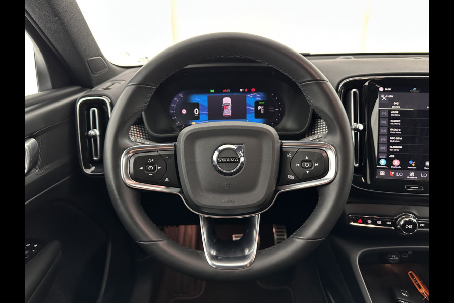 Volvo XC40 Recharge Plus [ 3-Fase-11kW ] {SOH-90%} (INCL-BTW) *HEATPUMP | ADAPTIVE-CRUISE | FULL-LED | BLINDSPOT | HEATED-SPORTSEATS | KEYLESS | DIGI-COCKPIT | CAMERA | PRIVACY-GLASS | ECC | TOWBAR | PDC | 19''ALU*