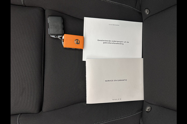 Volvo XC40 Recharge Plus [ 3-Fase-11kW ] {SOH-90%} (INCL-BTW) *HEATPUMP | ADAPTIVE-CRUISE | FULL-LED | BLINDSPOT | HEATED-SPORTSEATS | KEYLESS | DIGI-COCKPIT | CAMERA | PRIVACY-GLASS | ECC | TOWBAR | PDC | 19''ALU*