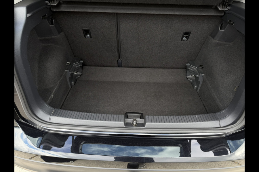 Volkswagen T-Cross 1.0 TSI Life | Trekhaak | Carplay | Camera | Adap. Cruise | PDC | Blind-Spot