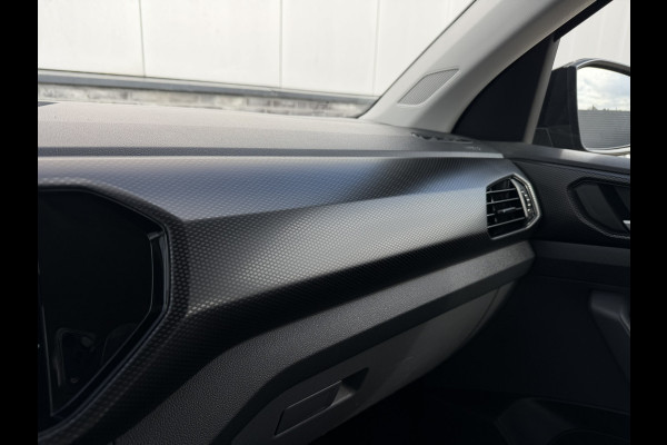 Volkswagen T-Cross 1.0 TSI Life | Trekhaak | Carplay | Camera | Adap. Cruise | PDC | Blind-Spot
