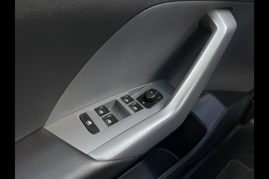 Volkswagen T-Cross 1.0 TSI Life | Trekhaak | Carplay | Camera | Adap. Cruise | PDC | Blind-Spot