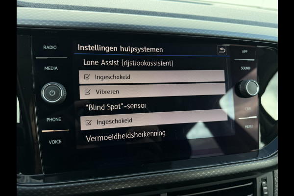 Volkswagen T-Cross 1.0 TSI Life | Trekhaak | Carplay | Camera | Adap. Cruise | PDC | Blind-Spot