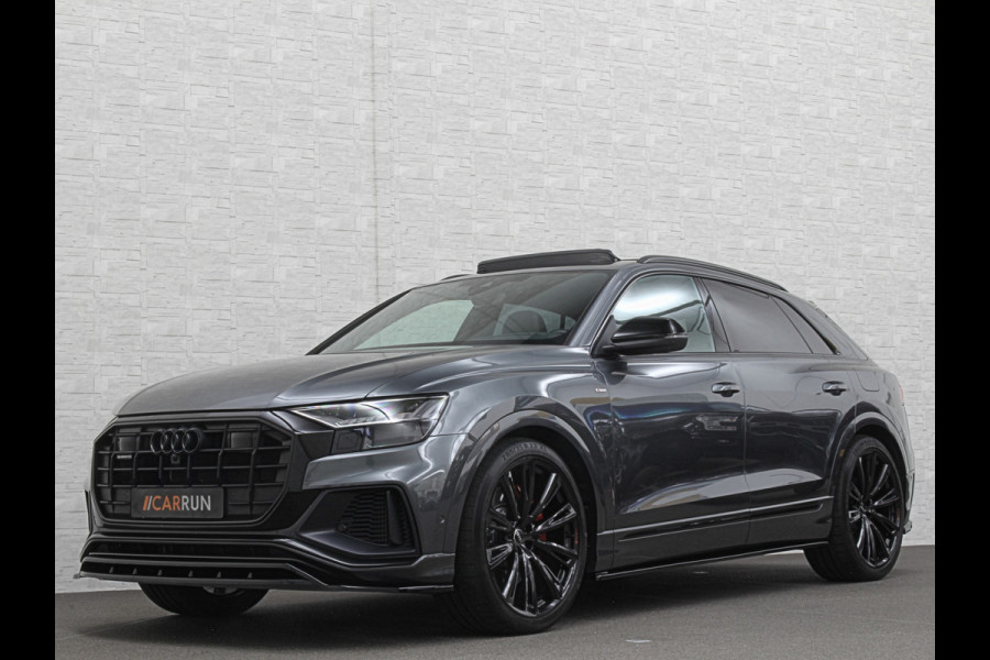 Audi Q8 60 462pk Competition S-Line | 11-2022 | RS Leder | Carbon | Softclose | 360 Camera | ACC | Panorama | Luchtvering | Nachtzicht Cam | Headup | LED-Matrix | Trekhaak | Lane & Side Assist | Led Sfeerverlichting | Keyless-Entry | | Black-Optic | Rijklaar incl. Bovag Garantie.