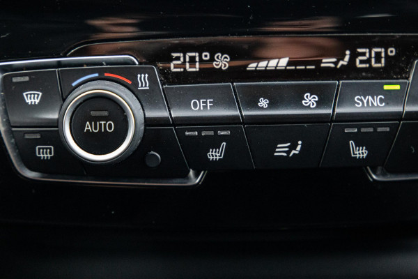 BMW X1 xDrive25e Executive CAMERA / CARPLAY / HEAD UP DISPLAY / LEDER / LED / CRUISE CONTROLE / STOELVERWARMING