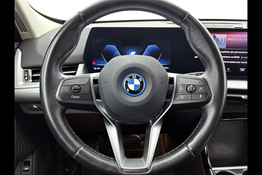 BMW iX1 XDrive30 Launch Edition 67 kWh(NL-auto, 1e Eig, Dealer OnderH, Navi, Leder, Climate Con, Etc)