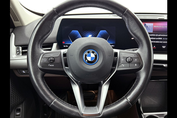 BMW iX1 XDrive30 Launch Edition 67 kWh(NL-auto, 1e Eig, Dealer OnderH, Navi, Leder, Climate Con, Etc)