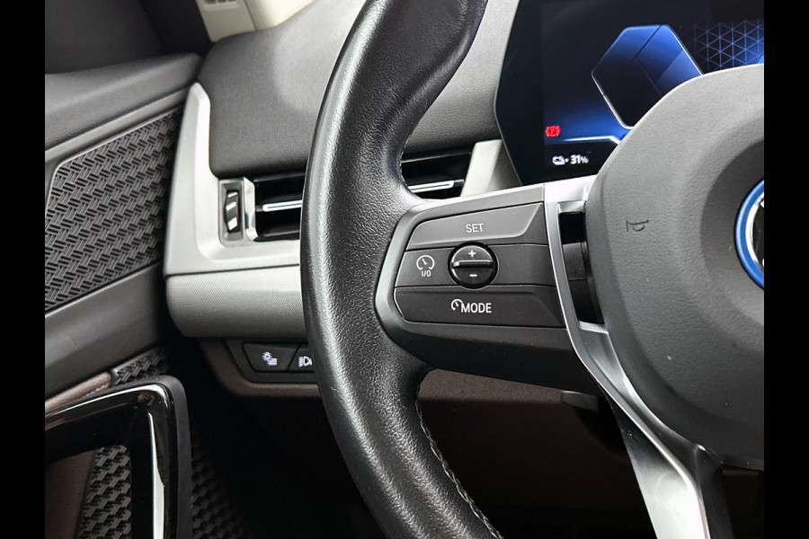 BMW iX1 XDrive30 Launch Edition 67 kWh(NL-auto, 1e Eig, Dealer OnderH, Navi, Leder, Climate Con, Etc)