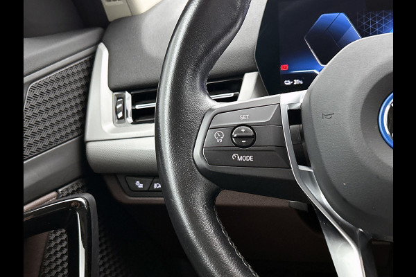 BMW iX1 XDrive30 Launch Edition 67 kWh(NL-auto, 1e Eig, Dealer OnderH, Navi, Leder, Climate Con, Etc)