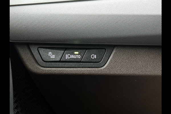 BMW iX1 XDrive30 Launch Edition 67 kWh(NL-auto, 1e Eig, Dealer OnderH, Navi, Leder, Climate Con, Etc)
