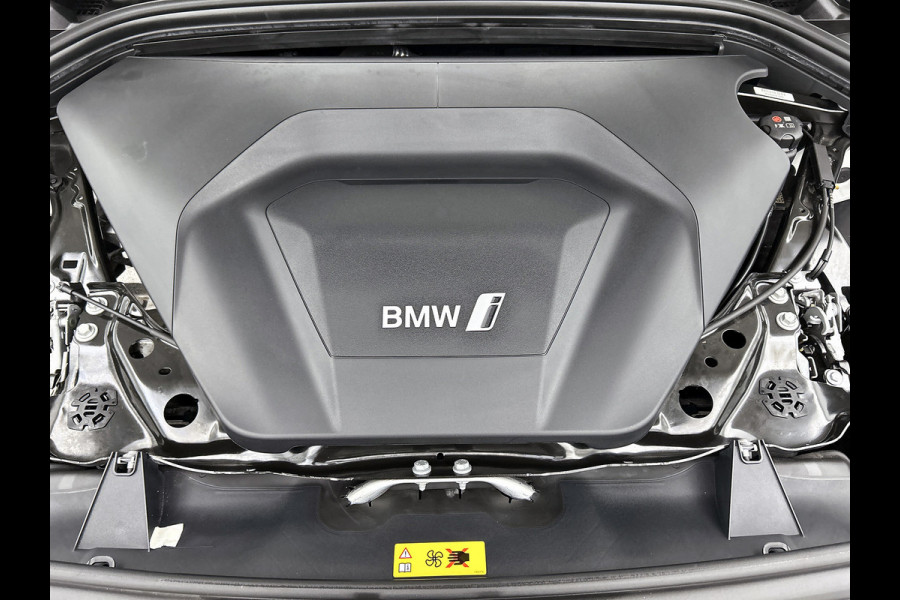 BMW iX1 XDrive30 Launch Edition 67 kWh(NL-auto, 1e Eig, Dealer OnderH, Navi, Leder, Climate Con, Etc)